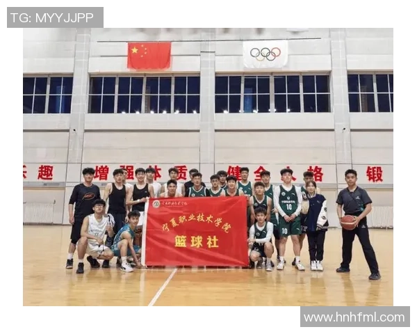 上海市职工篮球联赛精彩纷呈团结拼搏展现职工风采与团队精神 上海市职工篮球联赛精彩纷呈团结拼搏展现职工风采与团队精神